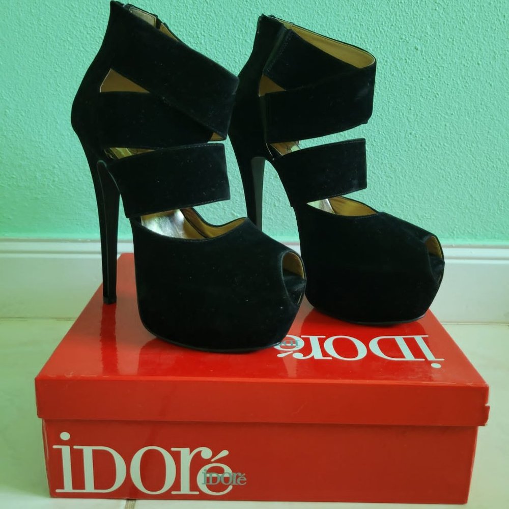Isadora black heels